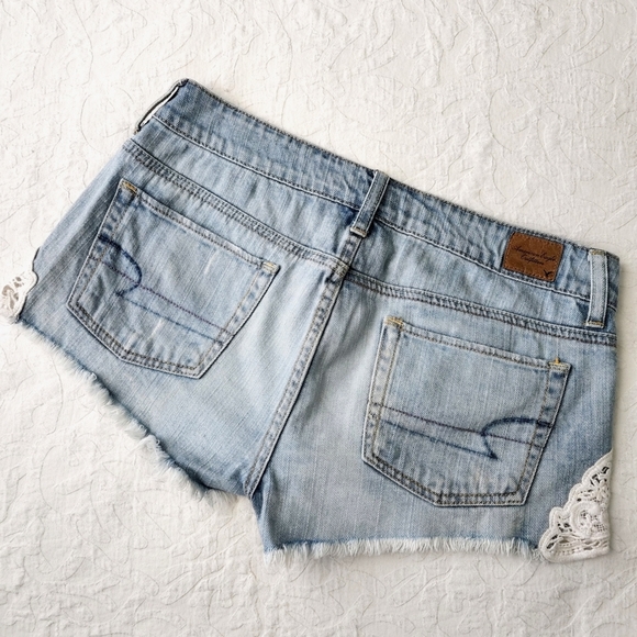 American Eagle Short Denim Shorts With Crochet Side Inserts, Size 4 - Picture 2 of 15
